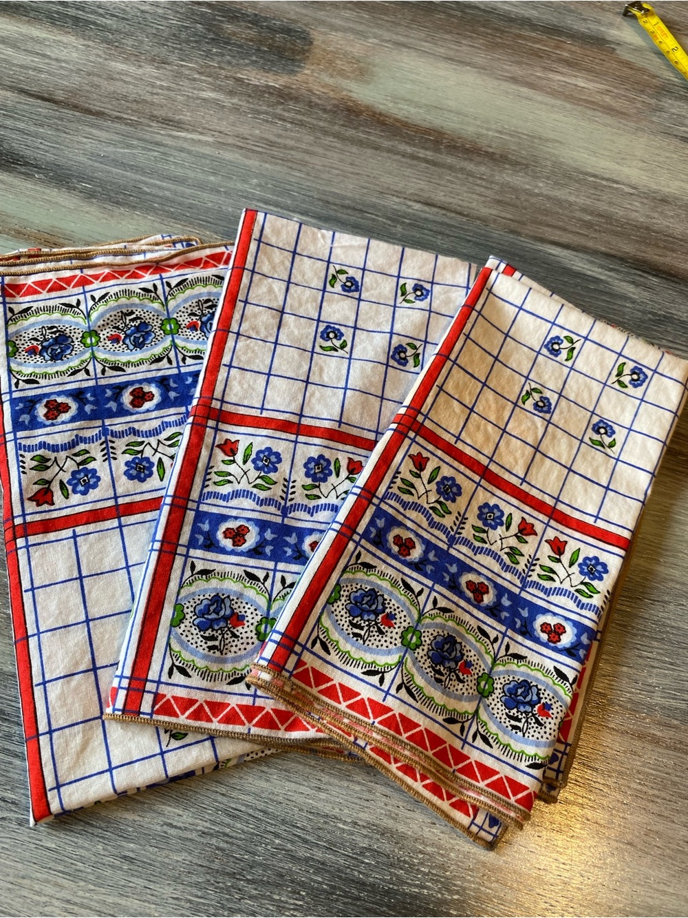 Scandinavian folk-art style floral cloth Napkins Lot Of 3 Vintage Dining Kitchen